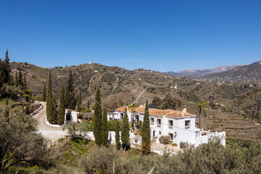Stunning country property with guest house, Torrox