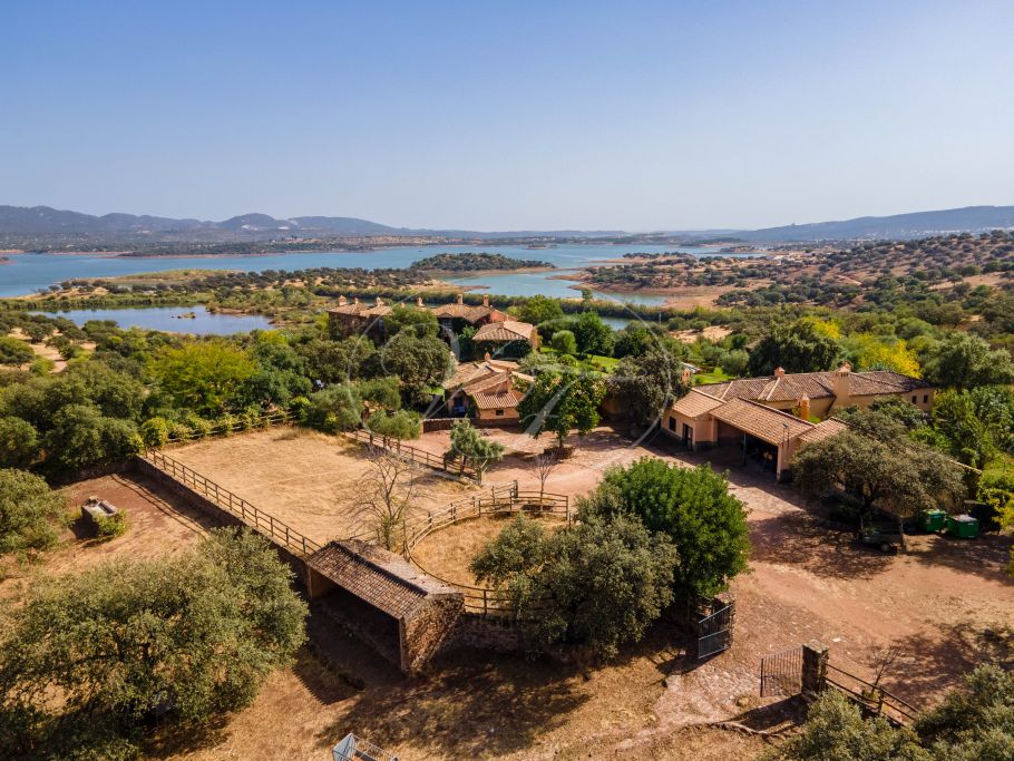 Spectacular Country Estate in Andalusia with Equestrian Facilities and Hunting License, Seville
