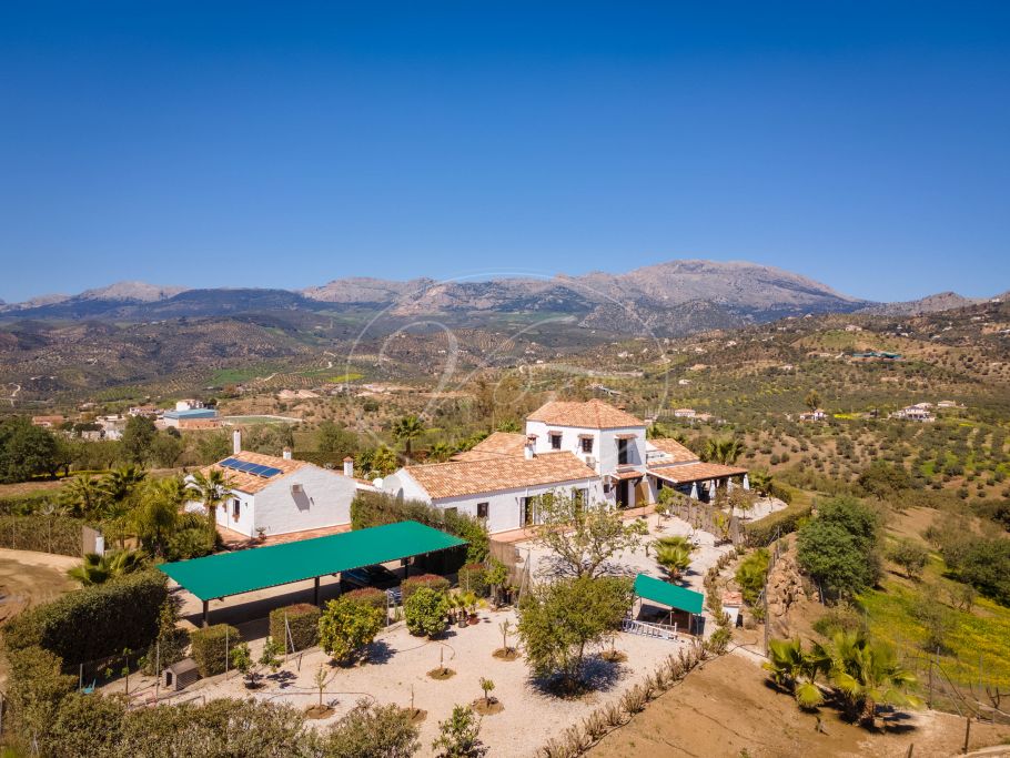 Stunning Cortijo with guest apartments, Malaga