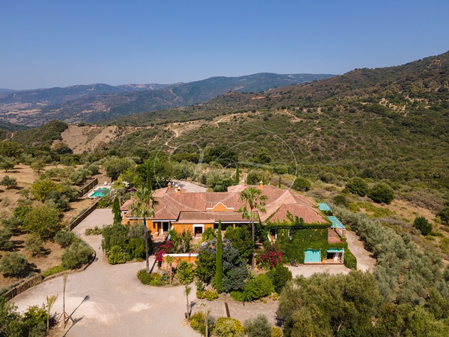 Spectacular Spanish Cortijo with Guest House for sale, Gaucin