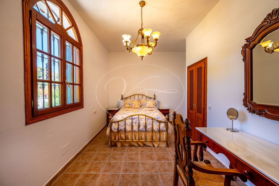 Magnifica chalet en el campo con olivar y huerto, Casarabonela