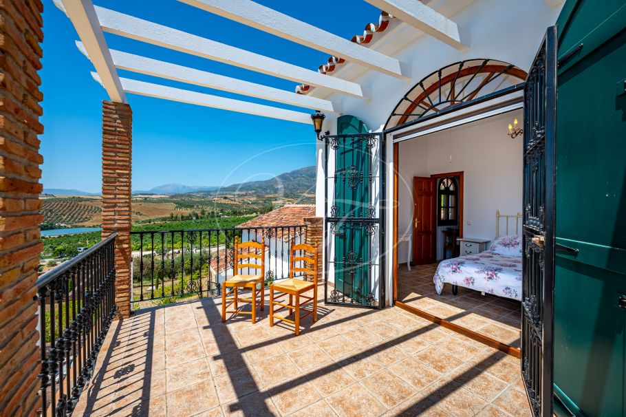 Magnifica chalet en el campo con olivar y huerto, Casarabonela
