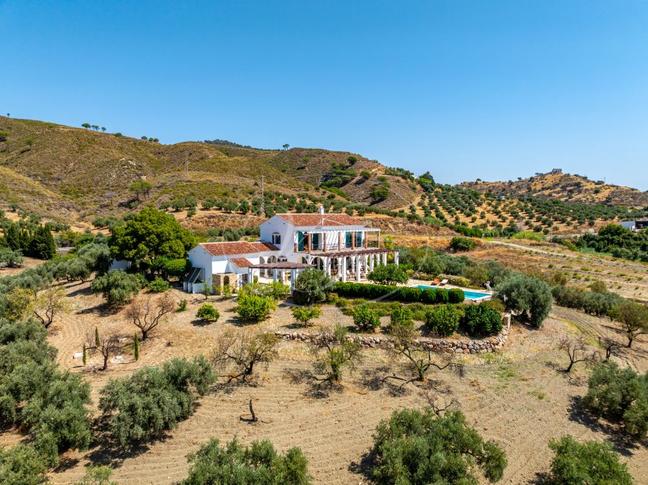 Magnifica chalet en el campo con olivar y huerto, Casarabonela