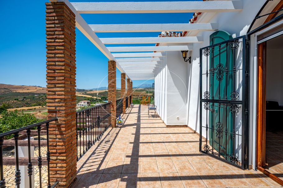 Magnifica chalet en el campo con olivar y huerto, Casarabonela