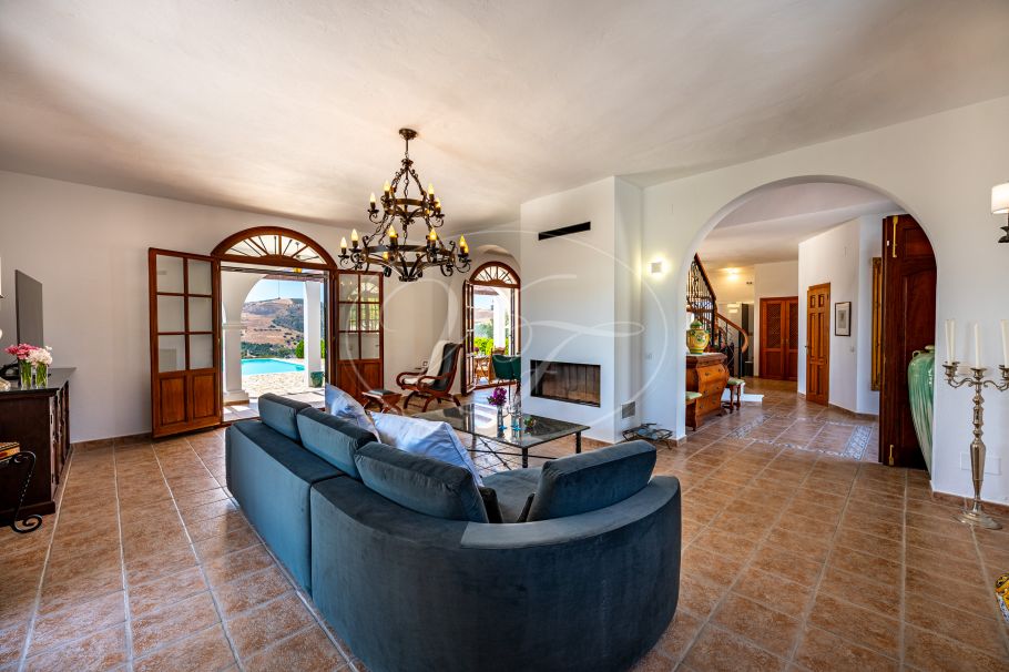 Magnifica chalet en el campo con olivar y huerto, Casarabonela