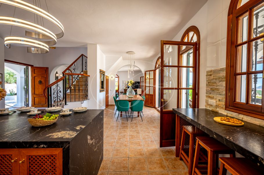 Magnifica chalet en el campo con olivar y huerto, Casarabonela