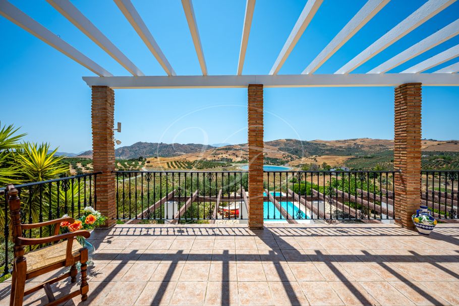 Magnifica chalet en el campo con olivar y huerto, Casarabonela