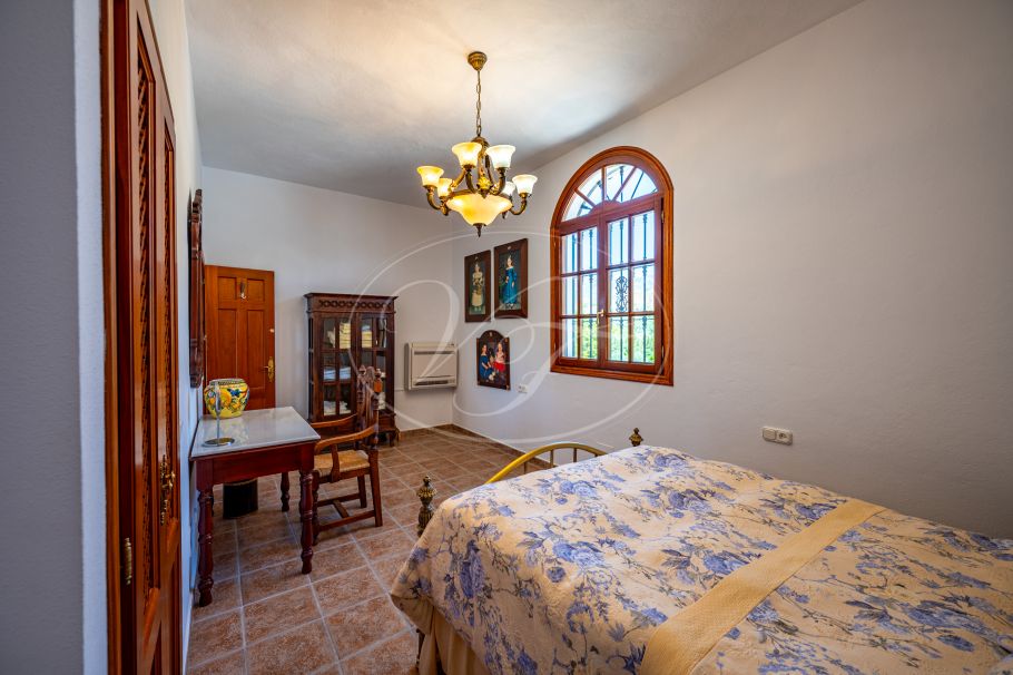 Magnifica chalet en el campo con olivar y huerto, Casarabonela