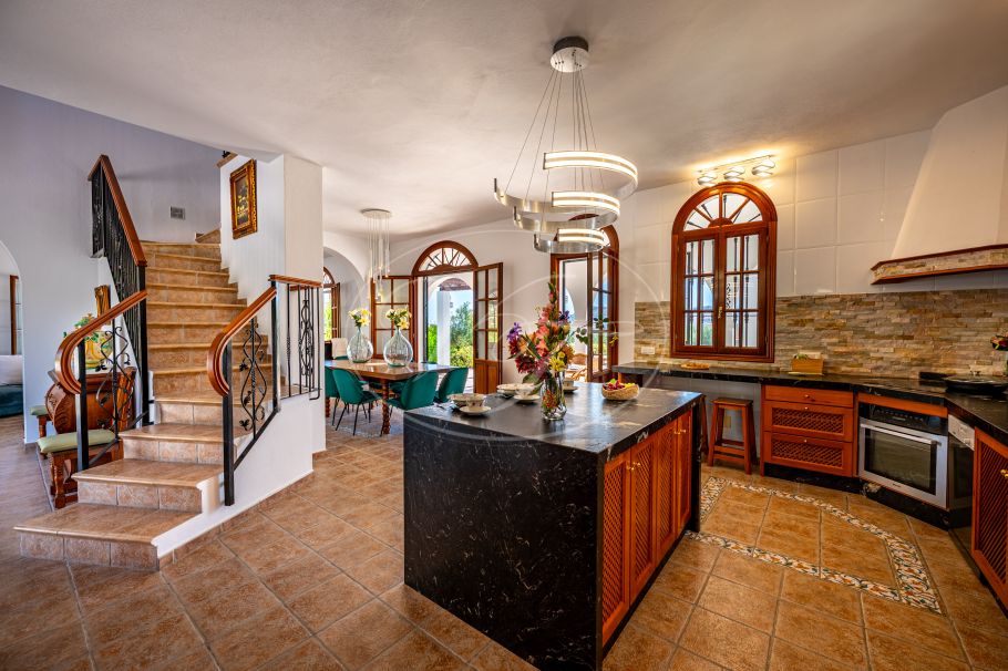 Magnifica chalet en el campo con olivar y huerto, Casarabonela