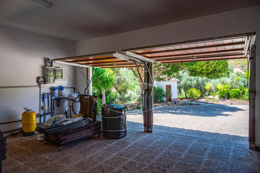 Magnifica chalet en el campo con olivar y huerto, Casarabonela