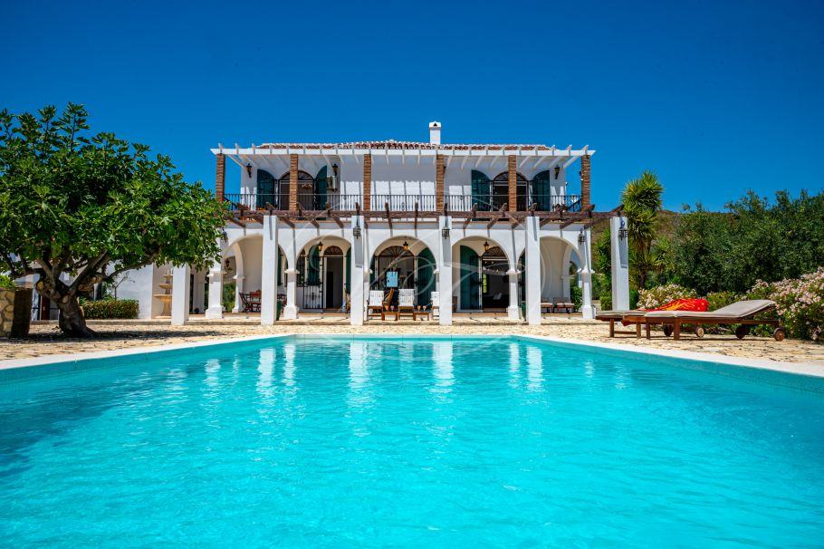 Magnifica chalet en el campo con olivar y huerto, Casarabonela