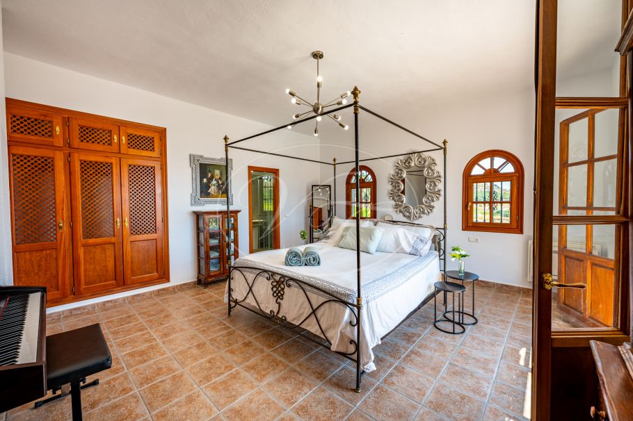 Magnifica chalet en el campo con olivar y huerto, Casarabonela