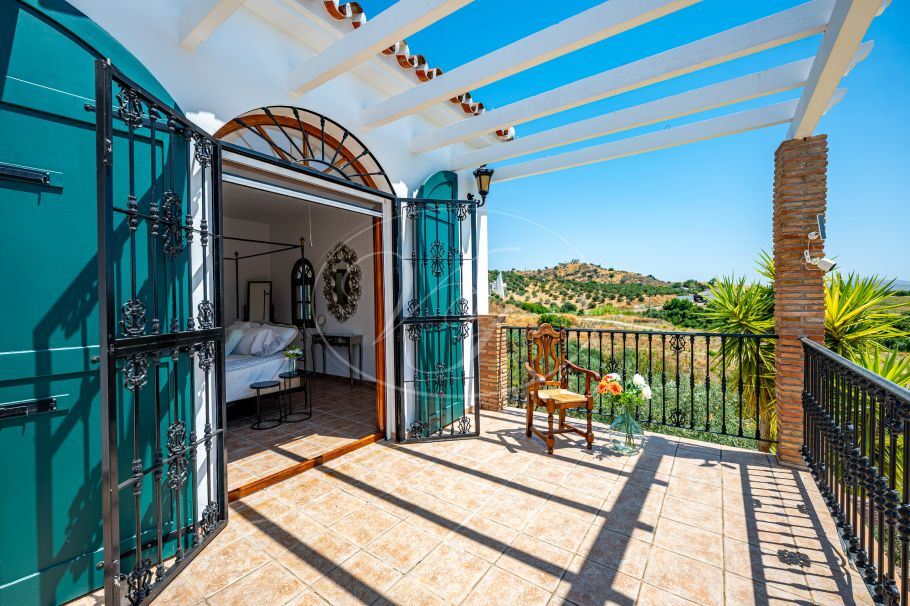 Magnifica chalet en el campo con olivar y huerto, Casarabonela