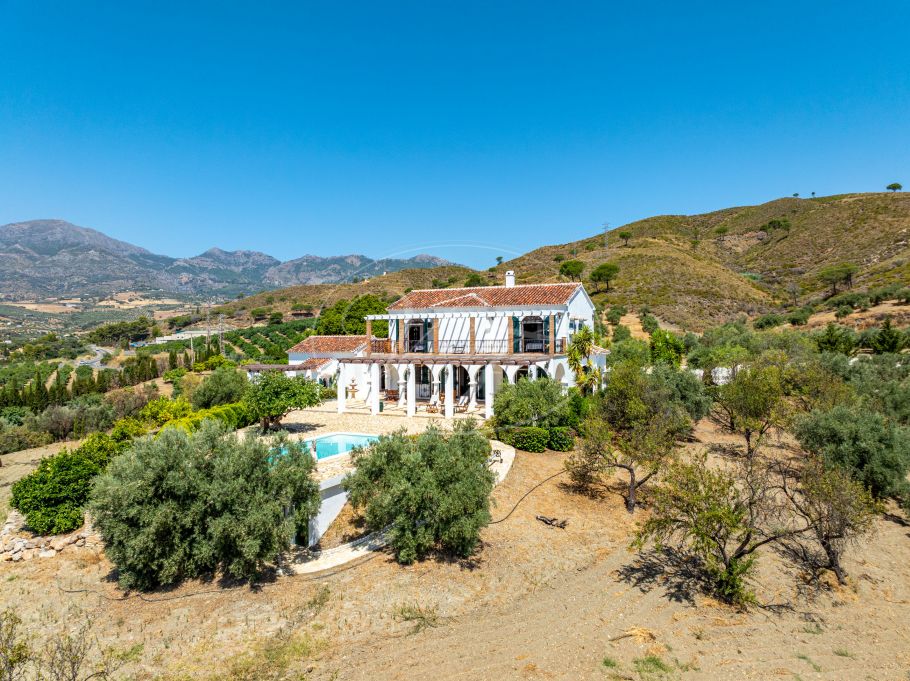Magnifica chalet en el campo con olivar y huerto, Casarabonela