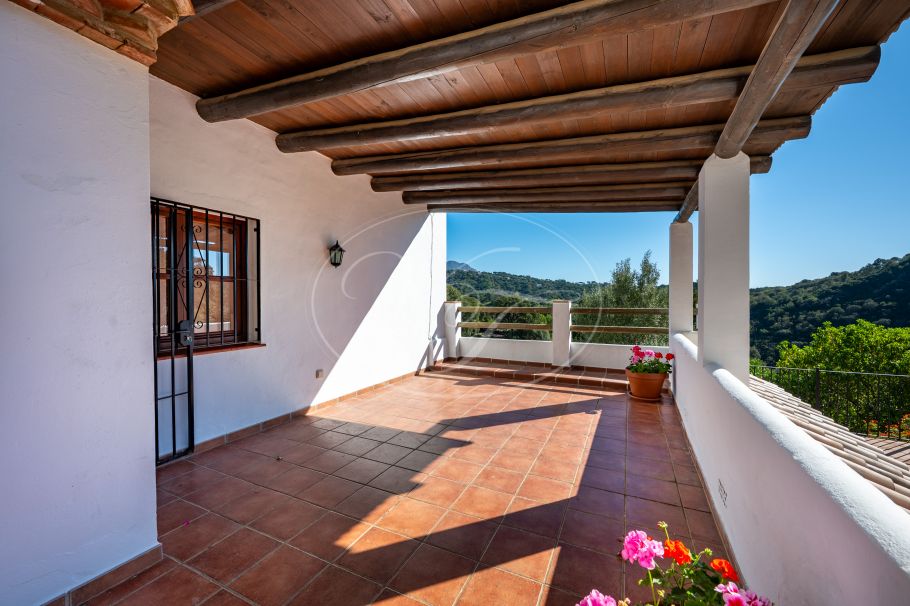 Amplia Finca con fácil acceso, Casares