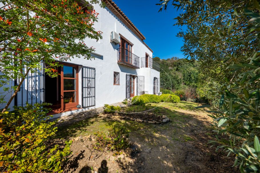 Amplia Finca con fácil acceso, Casares