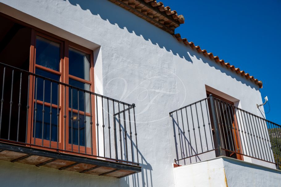 Amplia Finca con fácil acceso, Casares