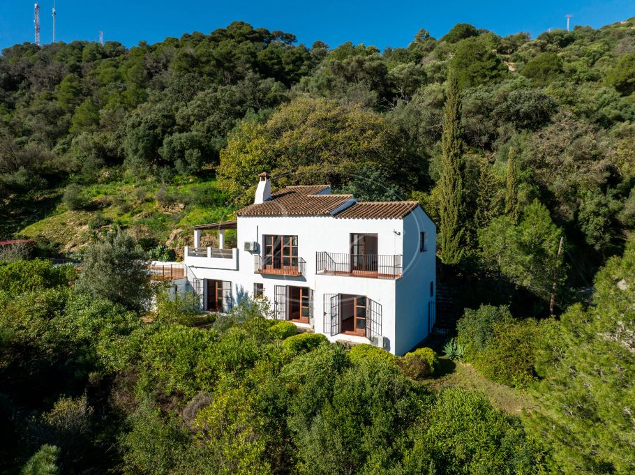 Amplia Finca con fácil acceso, Casares