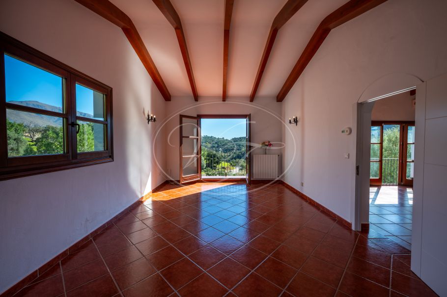 Amplia Finca con fácil acceso, Casares