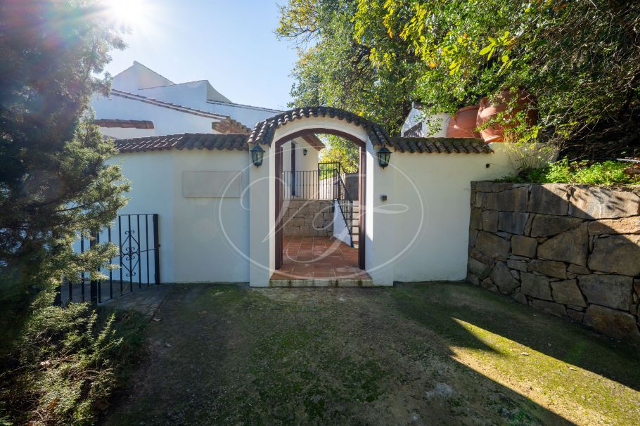 Amplia Finca con fácil acceso, Casares