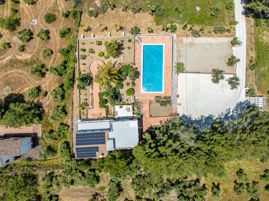 Beautiful country home with Vineyard, 1 studio & 1 guest apartment, Ronda