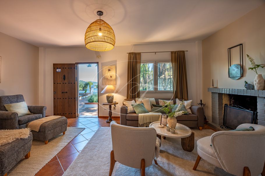 Beautiful country home with Vineyard, 1 studio & 1 guest apartment, Ronda