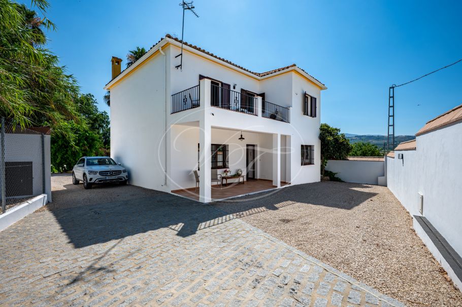 Moderne finca met prachtige tuin en gastenstudio, Ronda