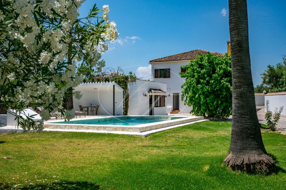 Moderne finca met prachtige tuin en gastenstudio, Ronda