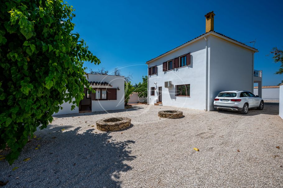 Moderne finca met prachtige tuin en gastenstudio, Ronda