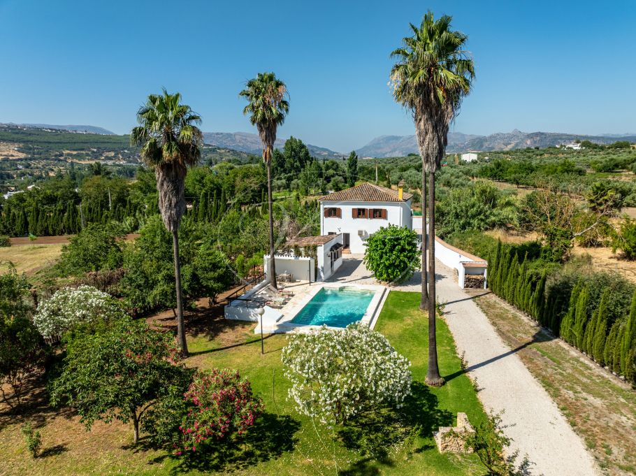 Moderne finca met prachtige tuin en gastenstudio, Ronda