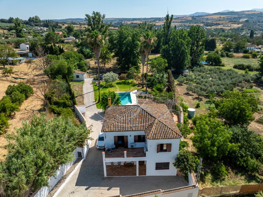 Moderne finca met prachtige tuin en gastenstudio, Ronda