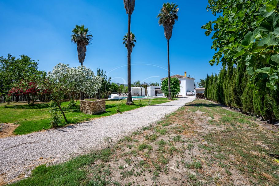 Moderne finca met prachtige tuin en gastenstudio, Ronda