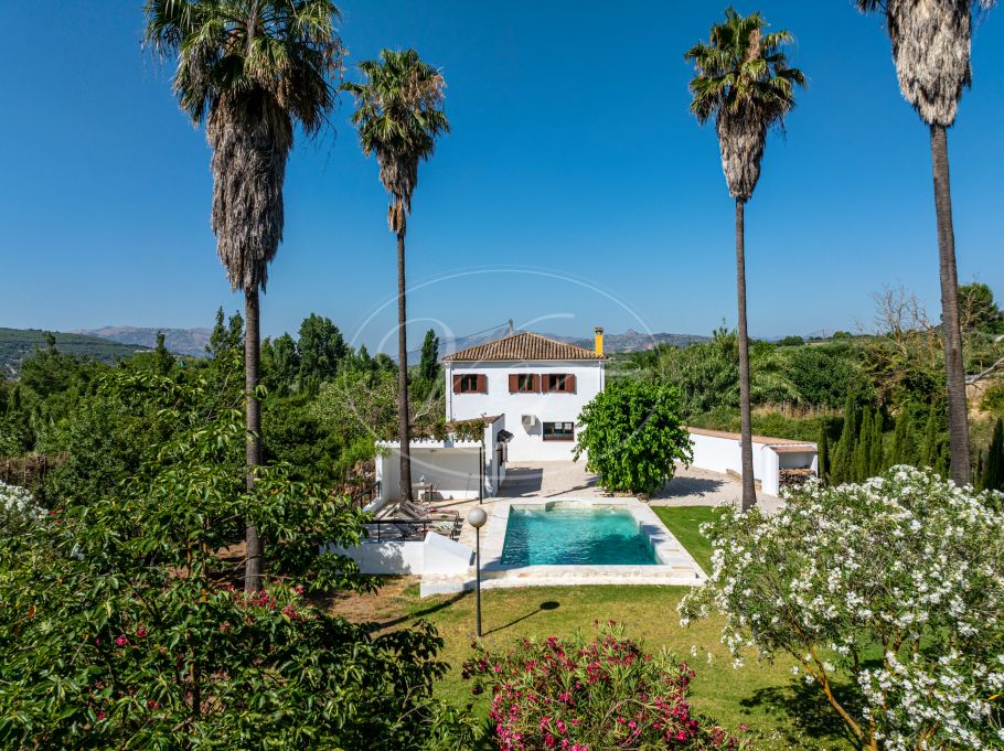 Moderne finca met prachtige tuin en gastenstudio, Ronda