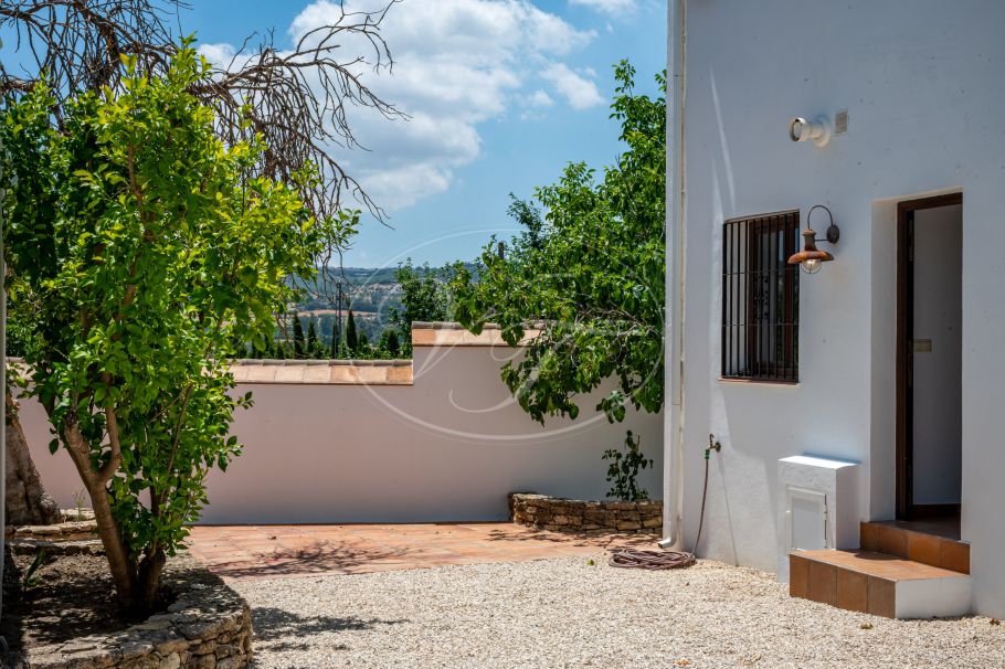 Moderne finca met prachtige tuin en gastenstudio, Ronda