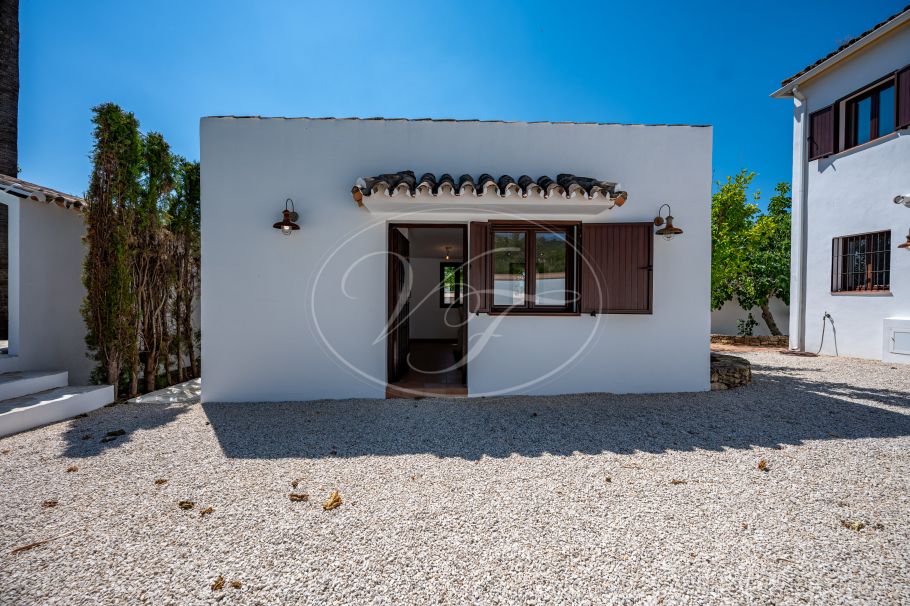 Moderne finca met prachtige tuin en gastenstudio, Ronda