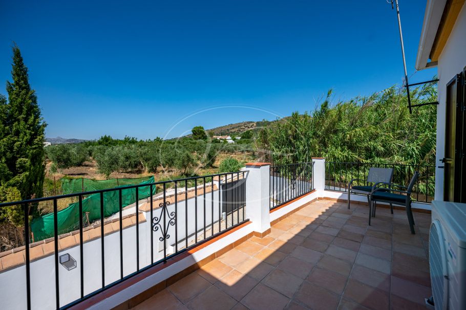 Moderne finca met prachtige tuin en gastenstudio, Ronda