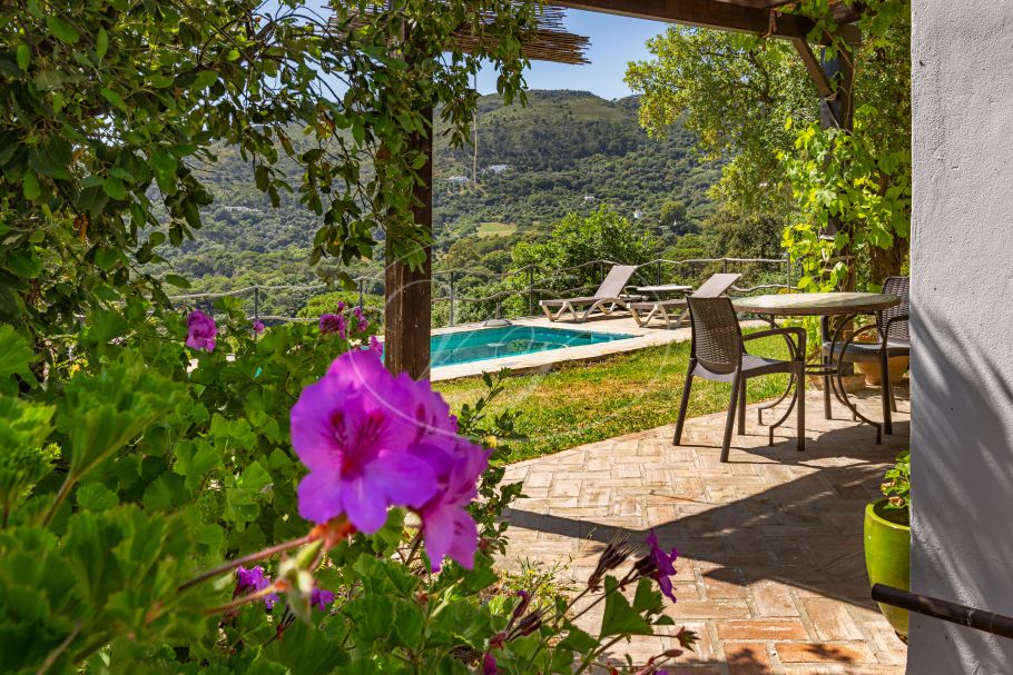 Charming country house with guest house, Casares
