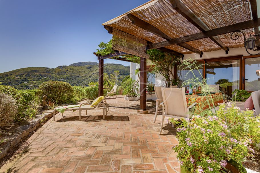 Charming country house with guest house, Casares