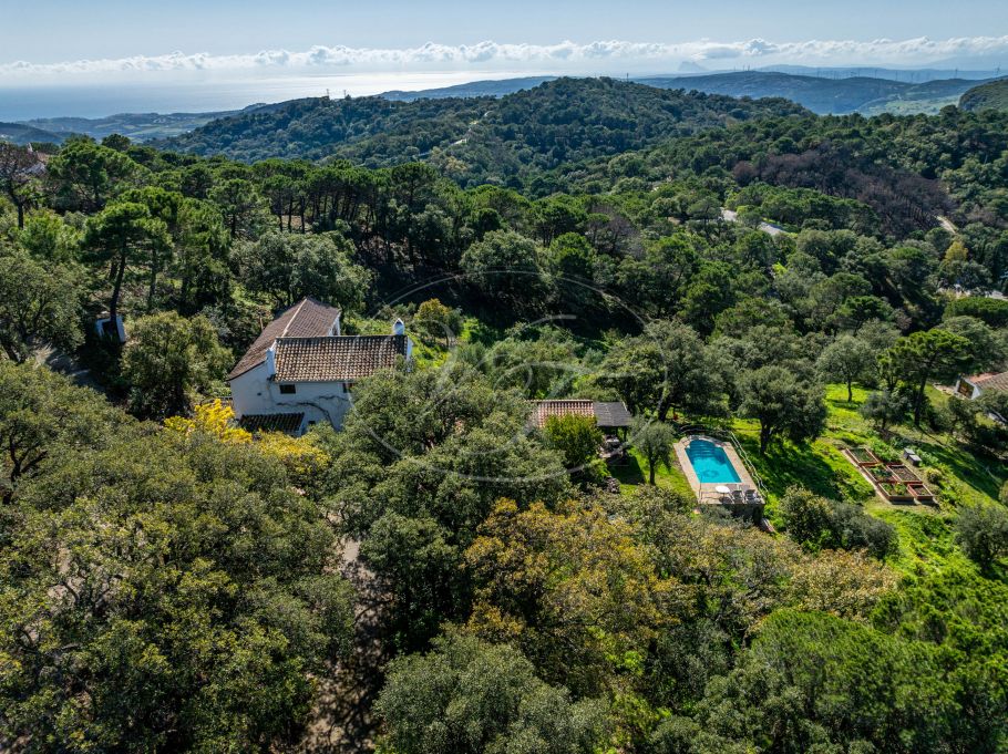 Charming country house with guest house, Casares