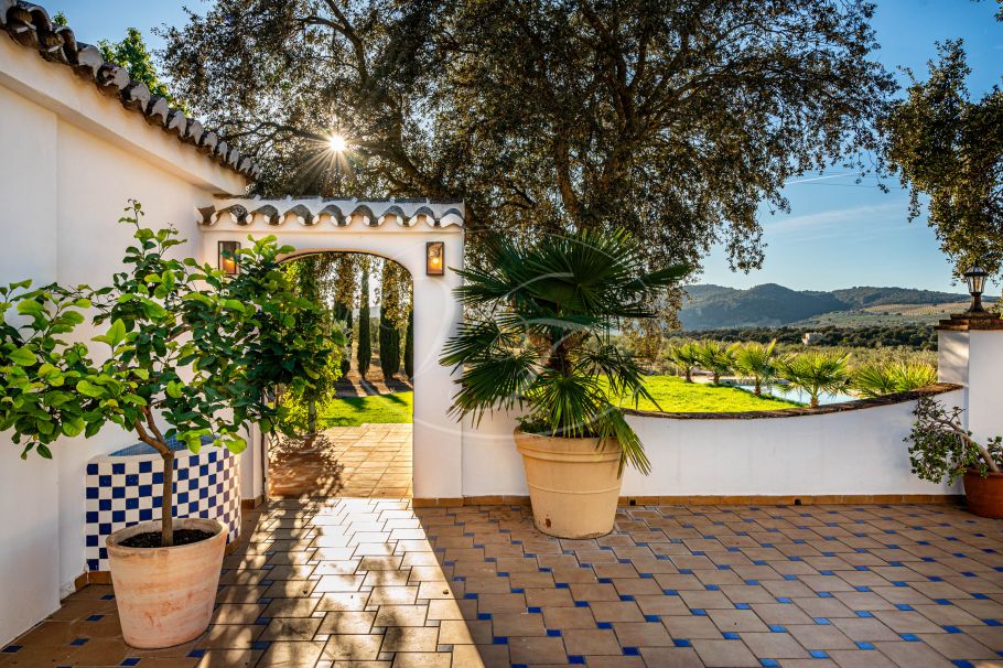 Andalusisches Cortijo mit Gästehaus, vollständig renoviert, Ronda