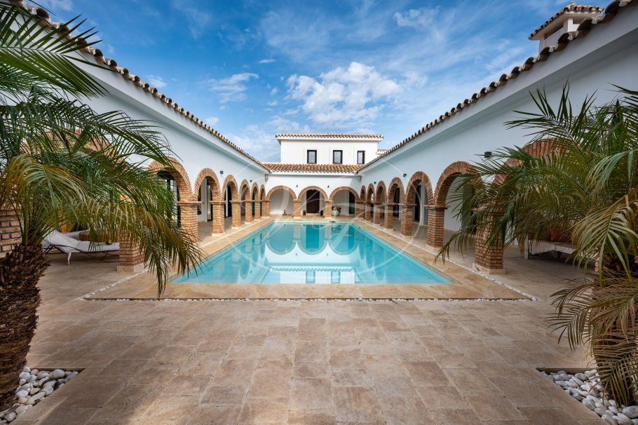 Beautiful Andalusian Cortijo for sale with Modern Interior, Coin