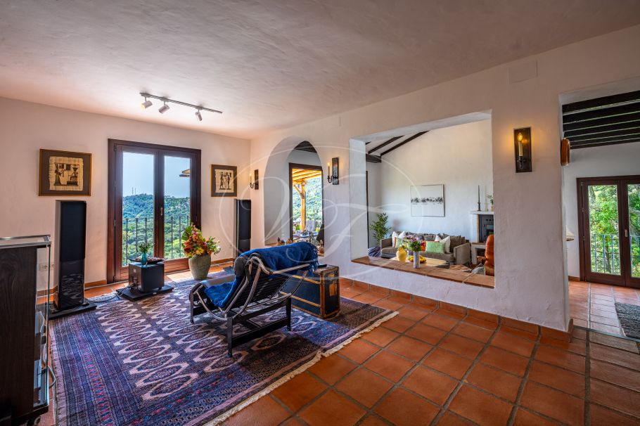Casa de Campo modernizada con Vistas Espectaculares, Casares Montaña