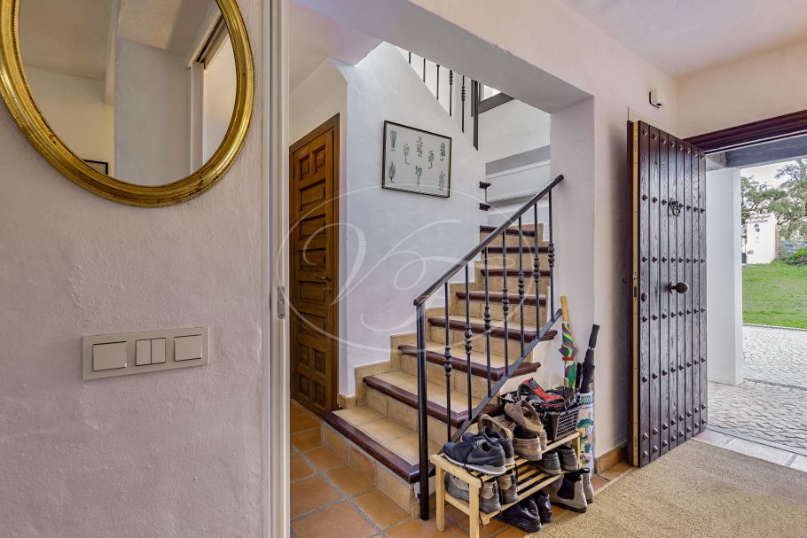 Modernised Country property with Spectacular Vistas, Casares Montaña