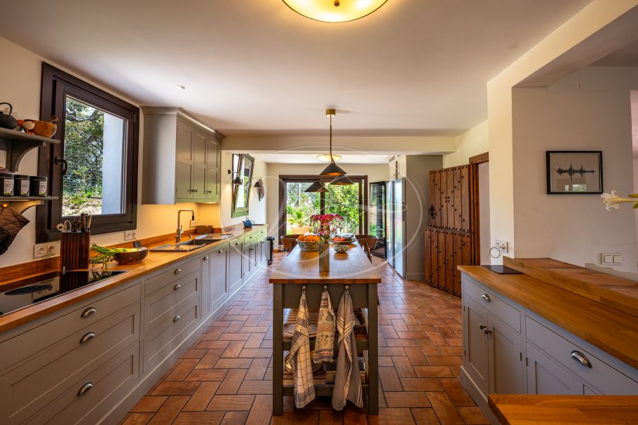 Casa de Campo modernizada con Vistas Espectaculares, Casares Montaña