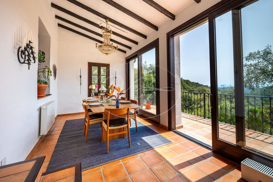 Casa de Campo modernizada con Vistas Espectaculares, Casares Montaña
