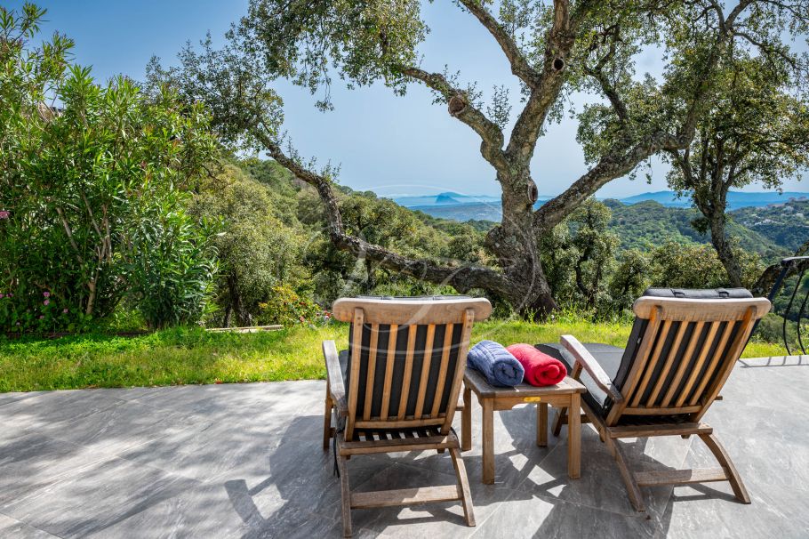 Casa de Campo modernizada con Vistas Espectaculares, Casares Montaña