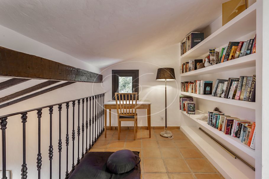 Modernised Country property with Spectacular Vistas, Casares Montaña
