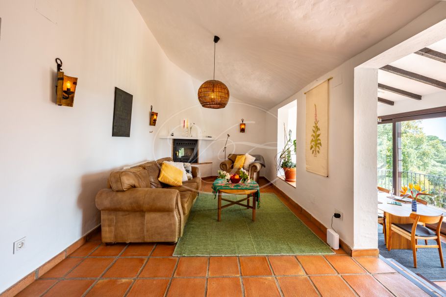 Casa de Campo modernizada con Vistas Espectaculares, Casares Montaña