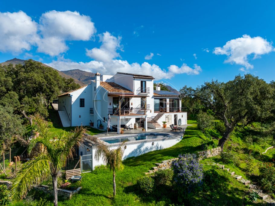 Modernised Country property with Spectacular Vistas, Casares Montaña