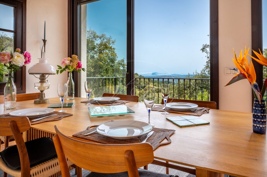 Casa de Campo modernizada con Vistas Espectaculares, Casares Montaña